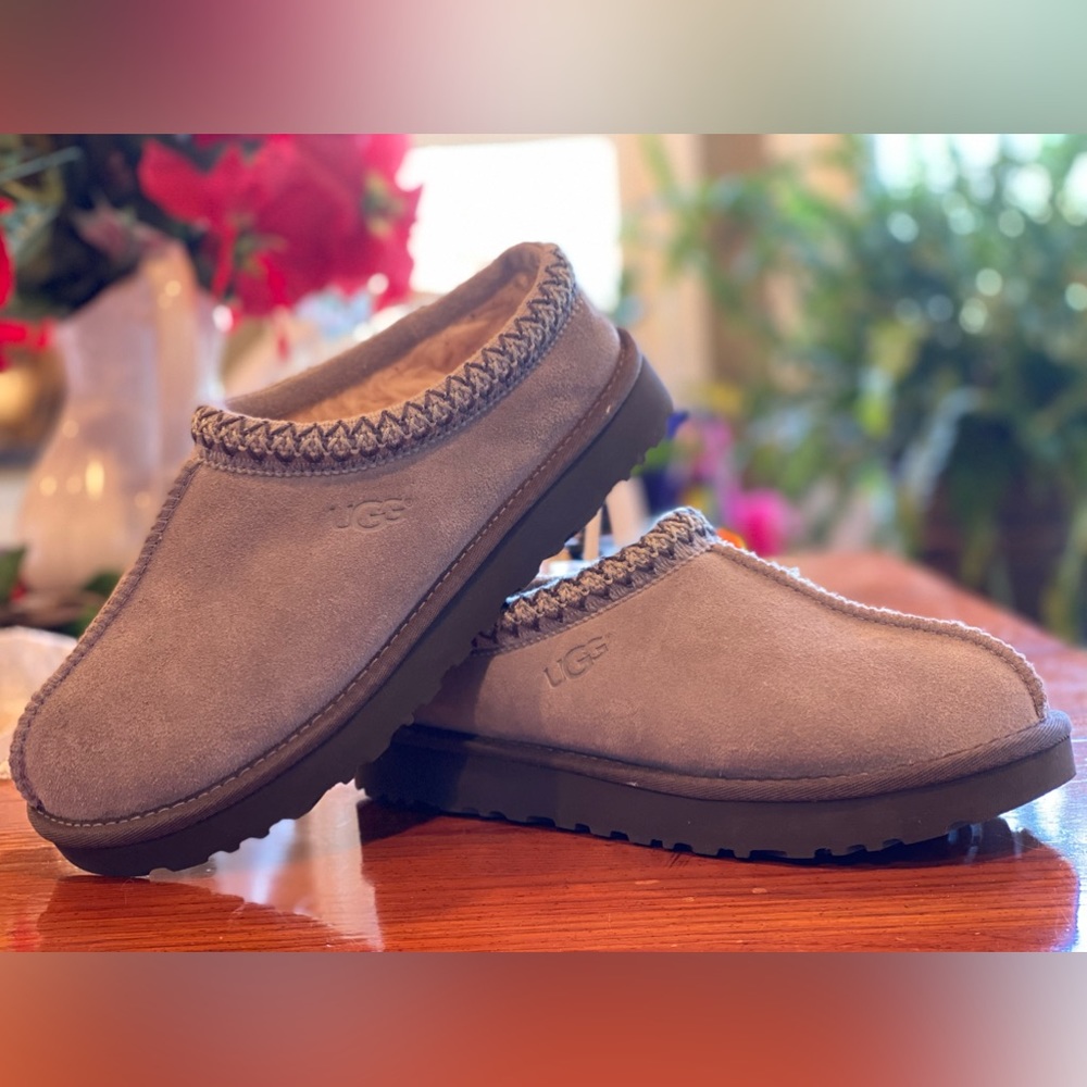 UGG Tasman Slipper woman’s size: 9 color: grey